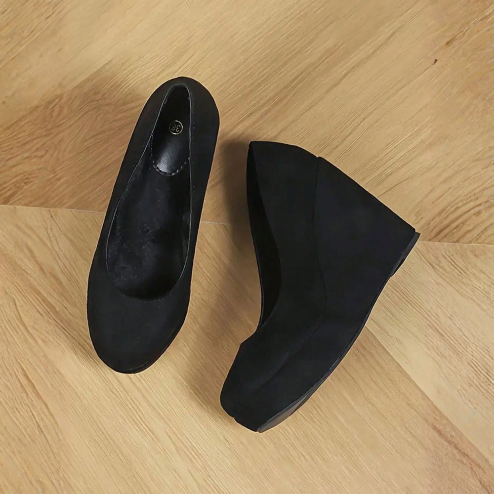 Round Front Suede Platform Court Heels - Close-Up Detail