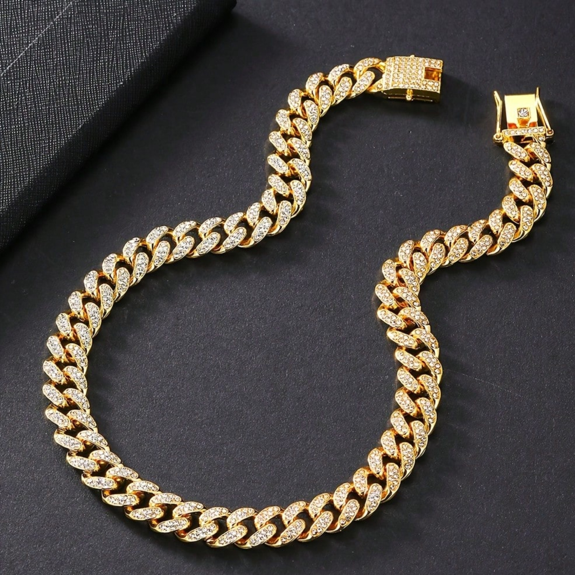 Diamond Encrusted With Stylish Design Pet Collar
