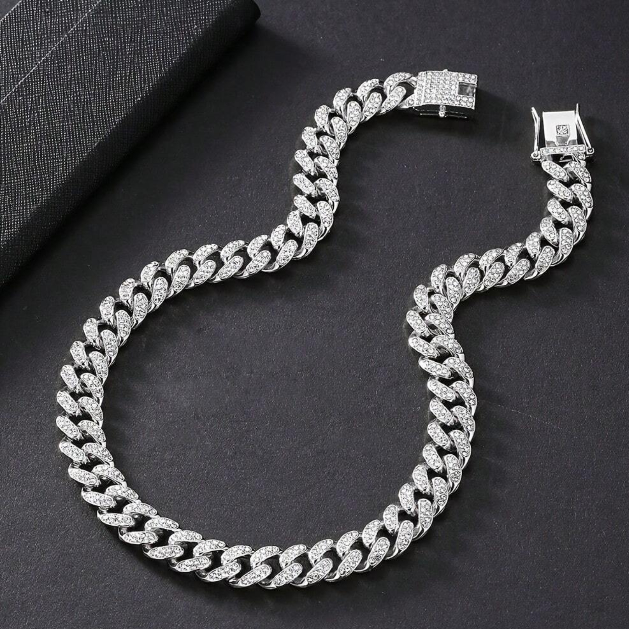 Diamond Encrusted With Stylish Design Pet Collar