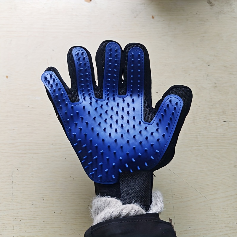 Pet Grooming Glove With Adjustable Strap For Easy DesheddingPet Grooming Glove With Adjustable Strap For Easy Deshedding - Image 5