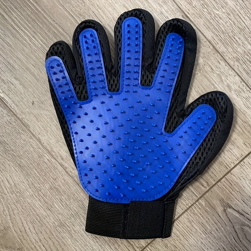 Pet Grooming Glove With Adjustable Strap For Easy DesheddingPet Grooming Glove With Adjustable Strap For Easy Deshedding - Image 3