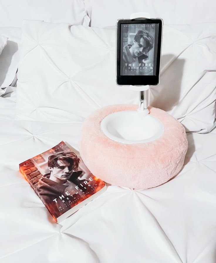 Kindle Pillow Stand Holder