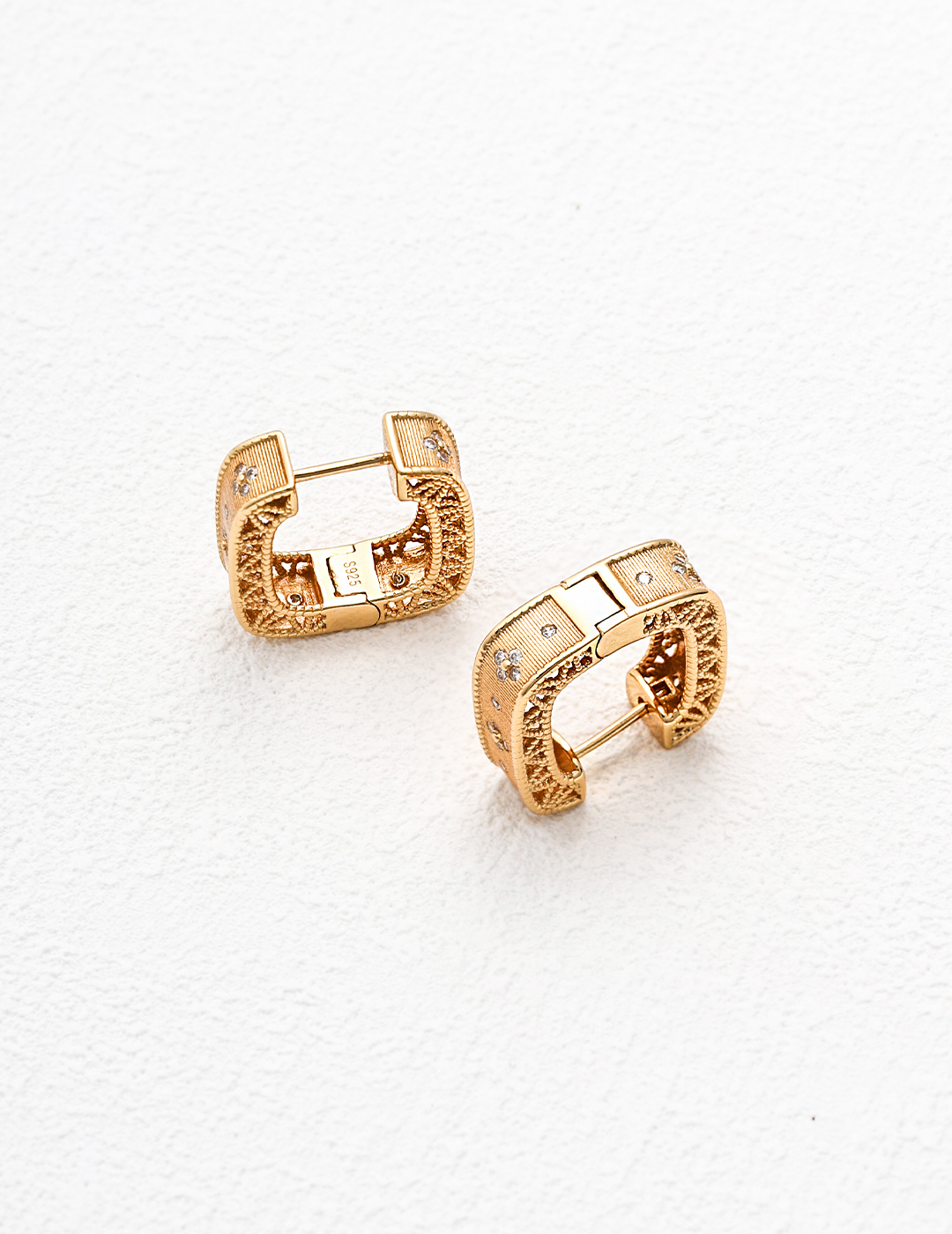 Square retro gold earrings