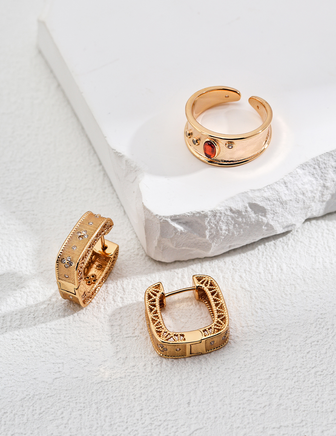 Square retro gold earrings