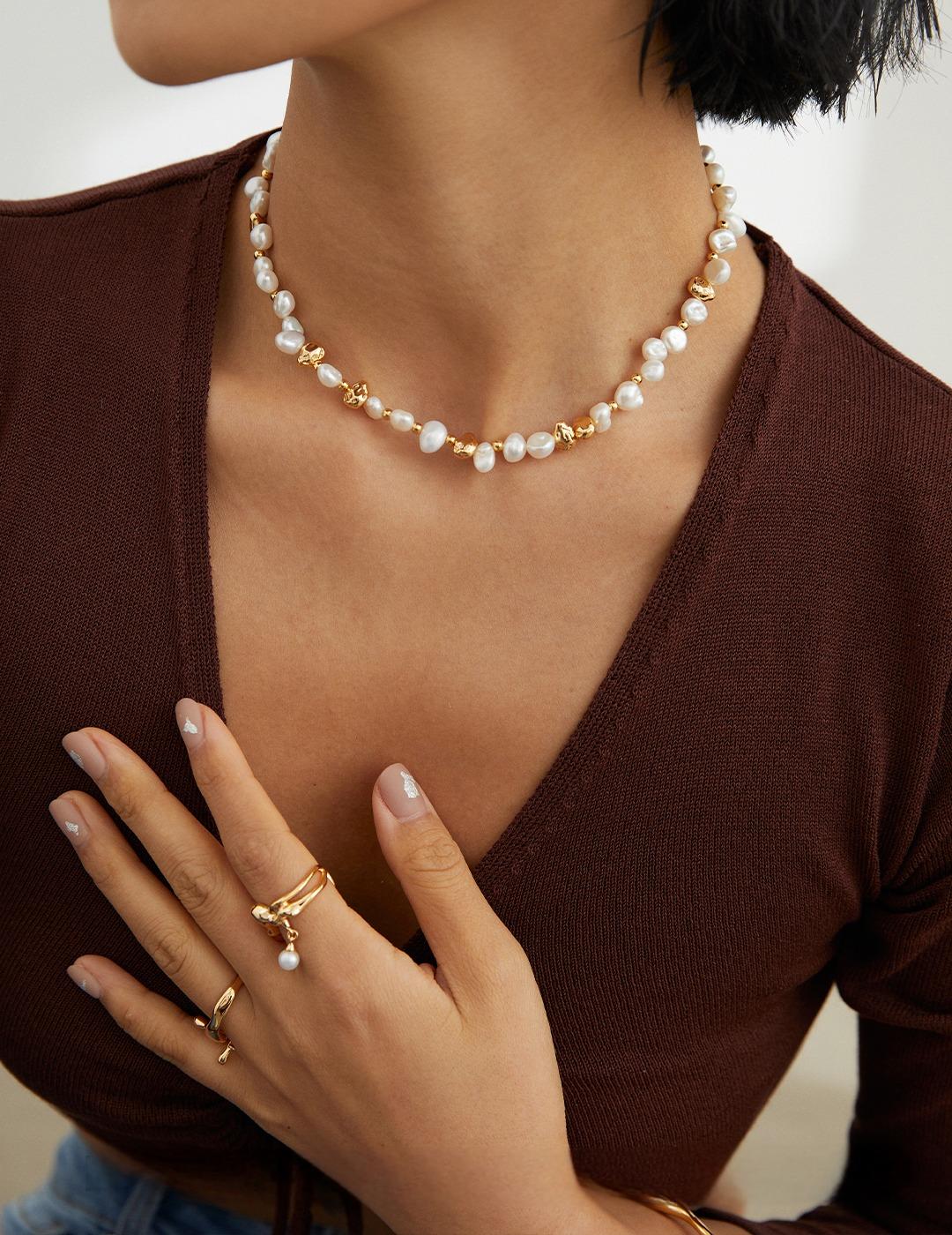 Natural stone shaped pearl necklace
