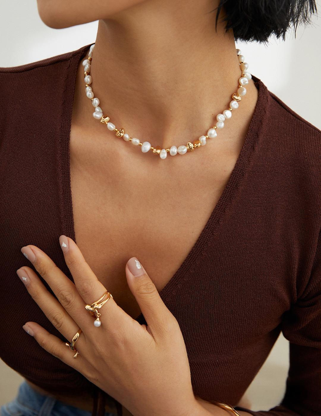Natural stone shaped pearl necklace