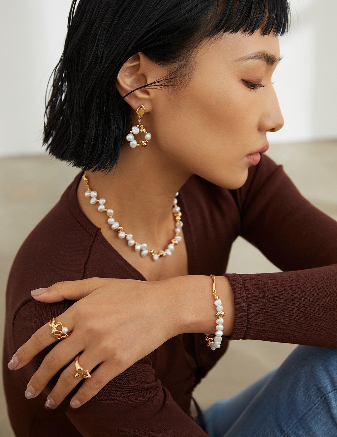 Natural stone shaped pearl necklace