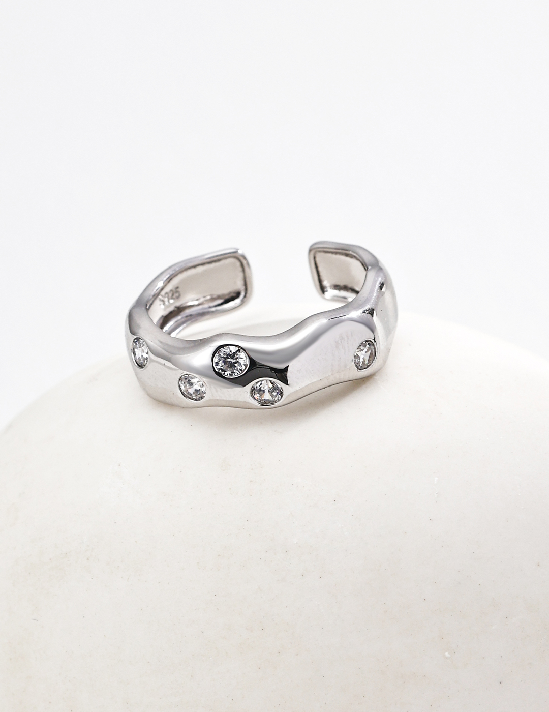 Minimally designed zircon ring