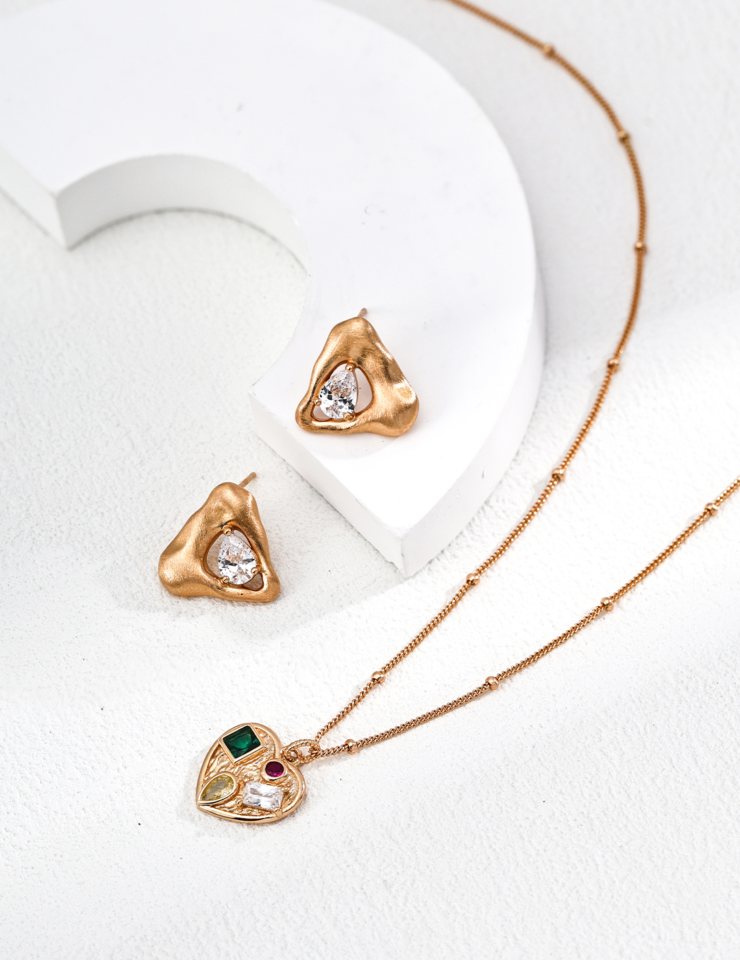 Triangular zircon earrings