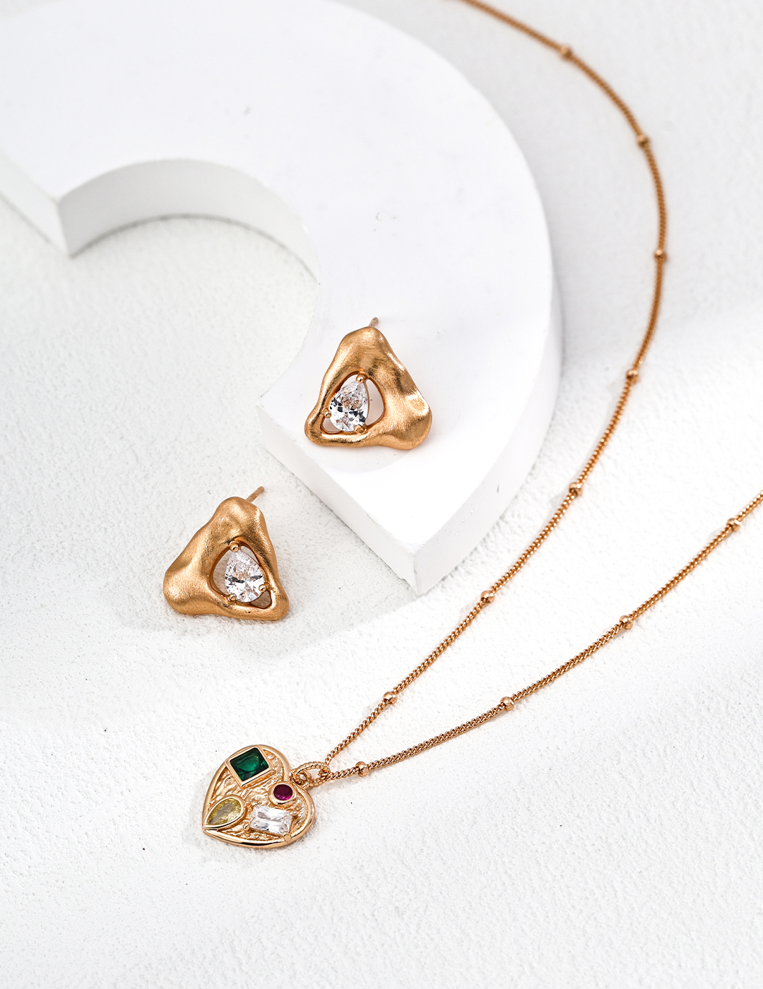 Triangular zircon earrings