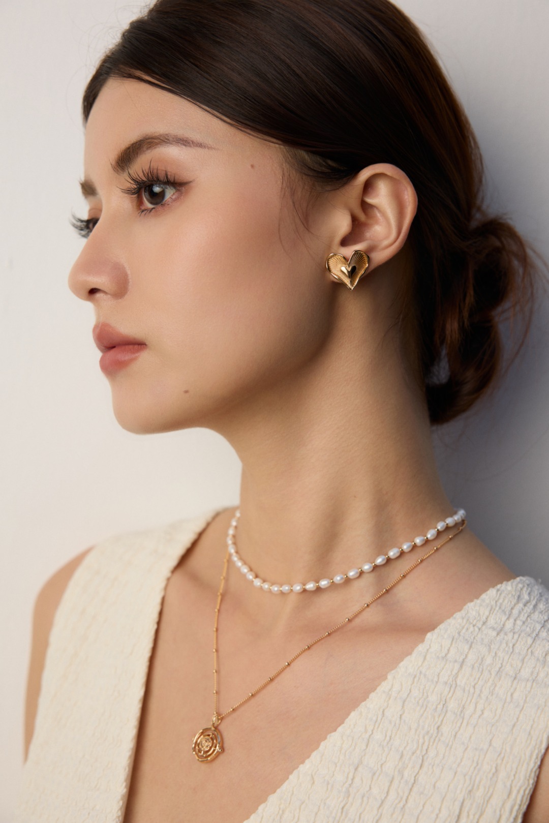 Design inspired heart-shaped earrings