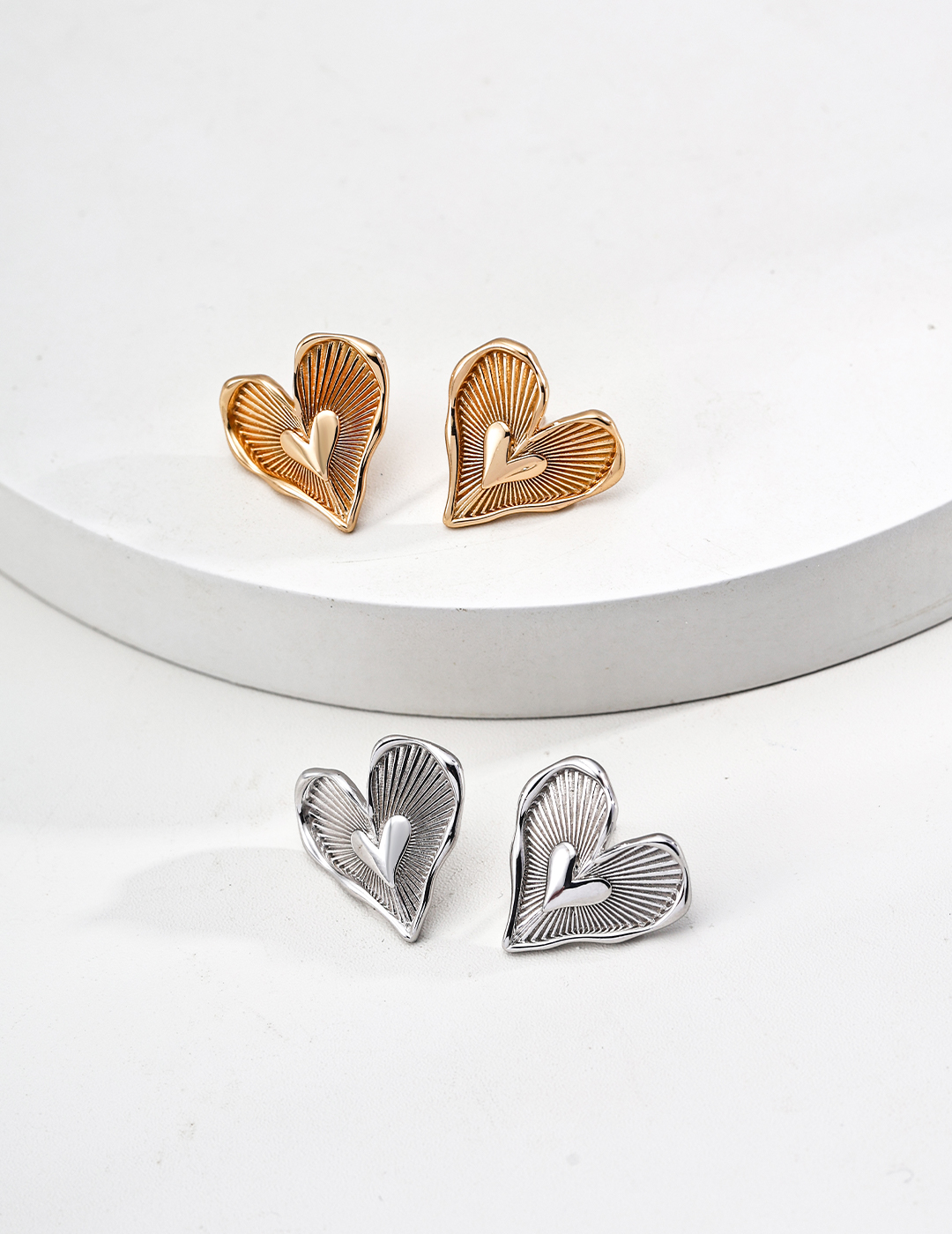 Design inspired heart-shaped earrings