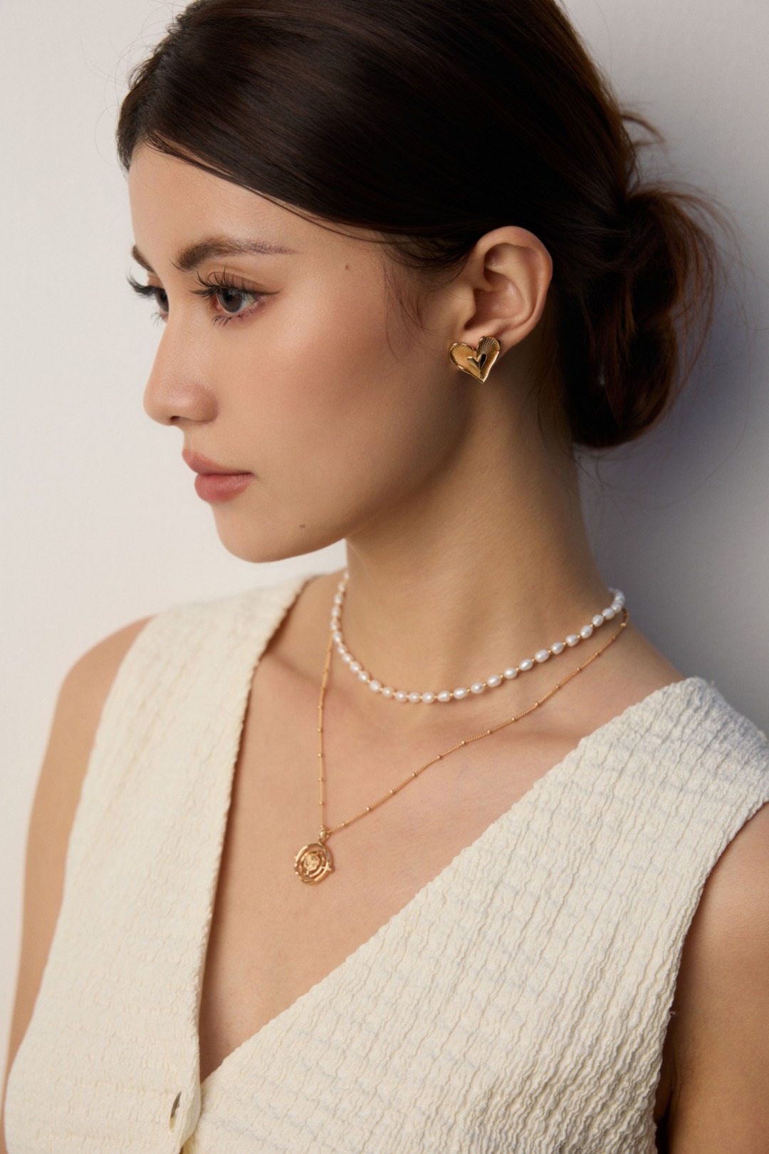 Design inspired heart-shaped earrings