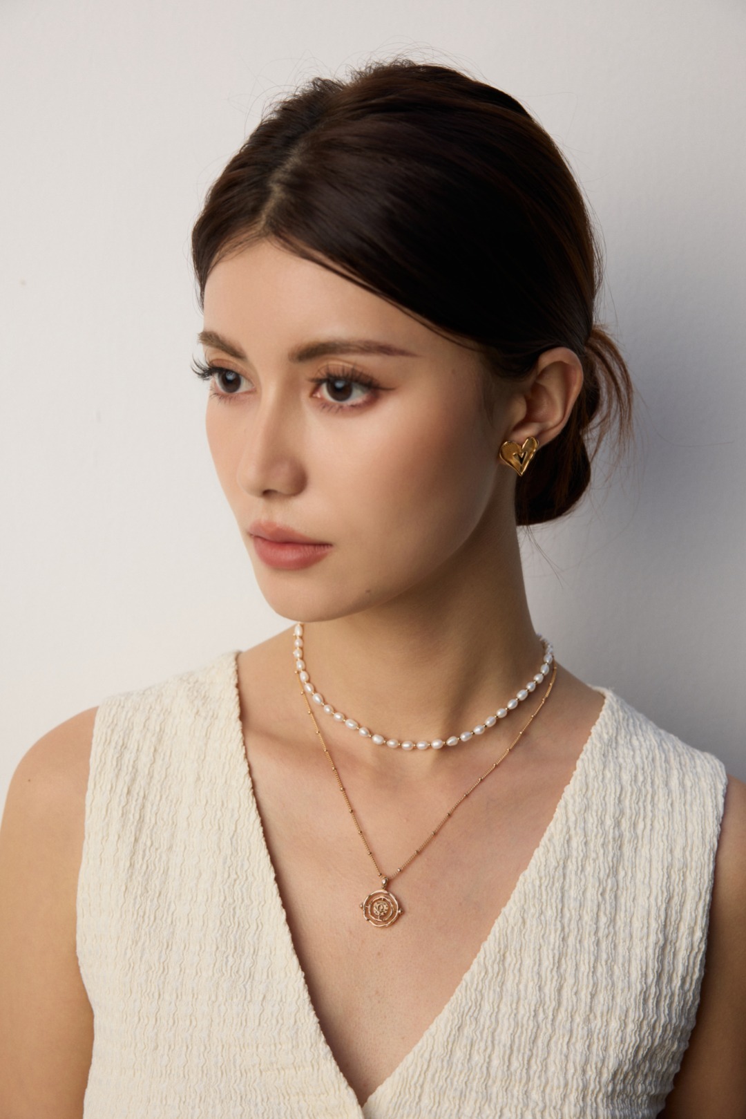 Design inspired heart-shaped earrings