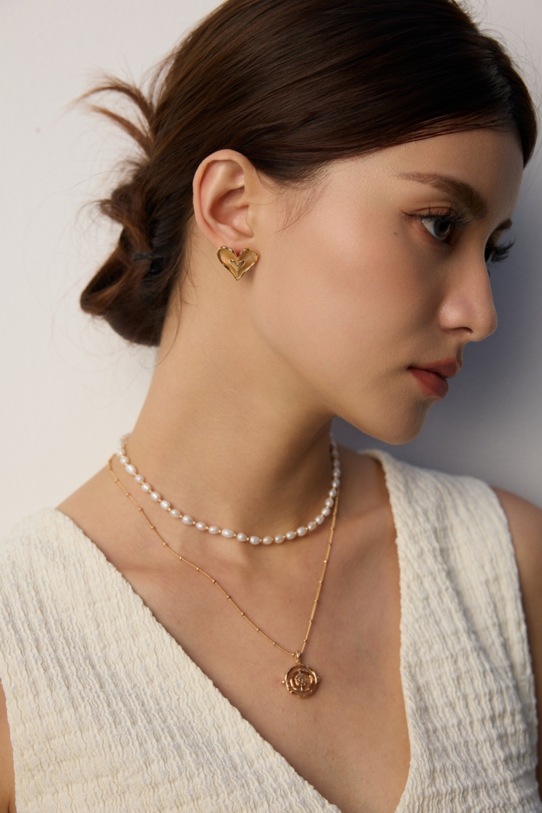 Design inspired heart-shaped earrings