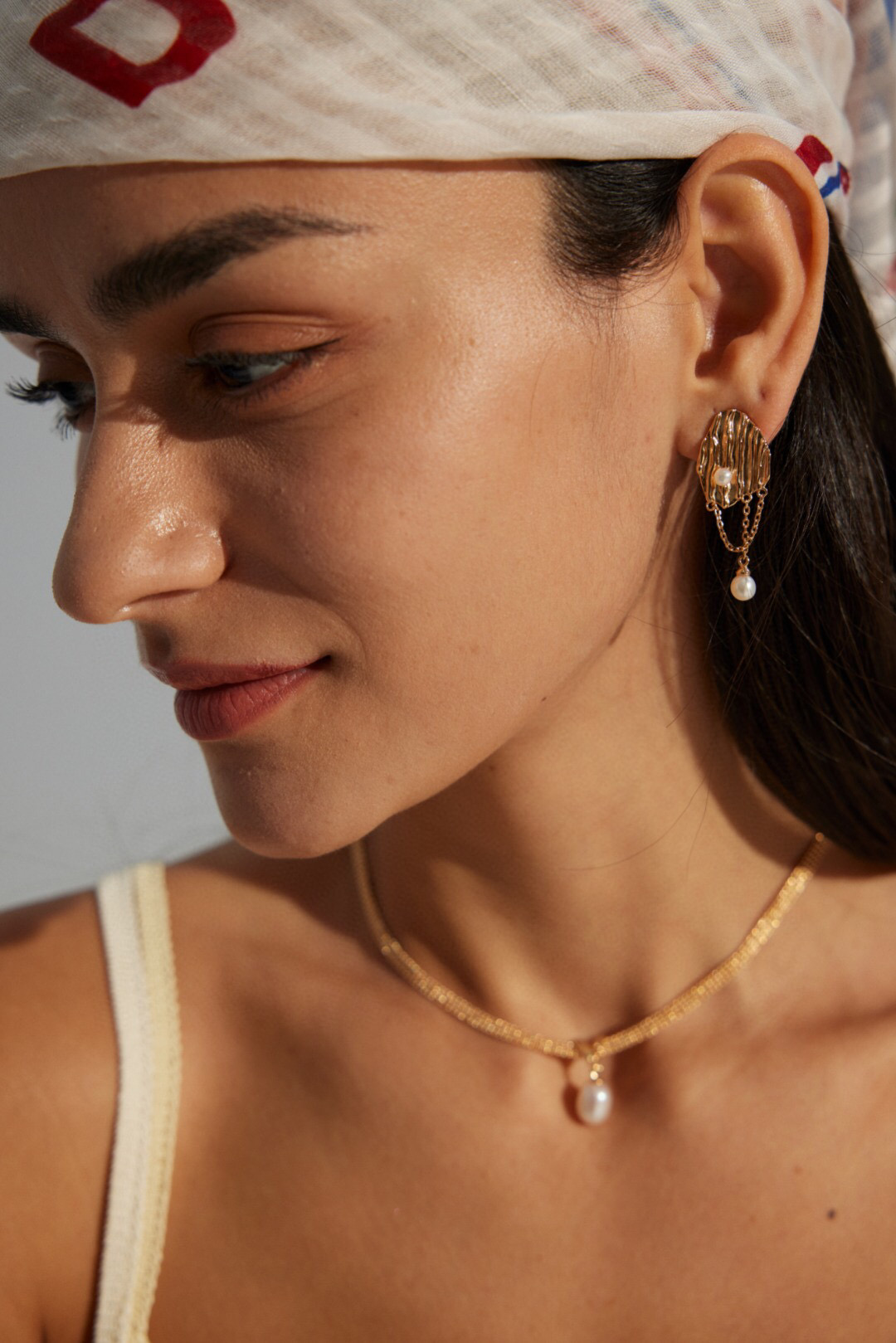 Vintage pearl earrings with a sense of design