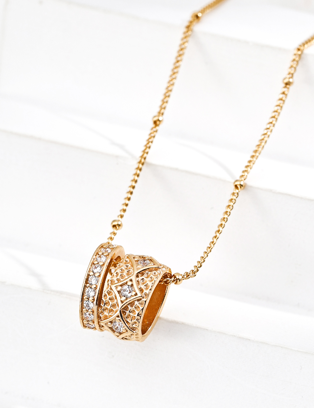 Retro design zircon pendant necklace