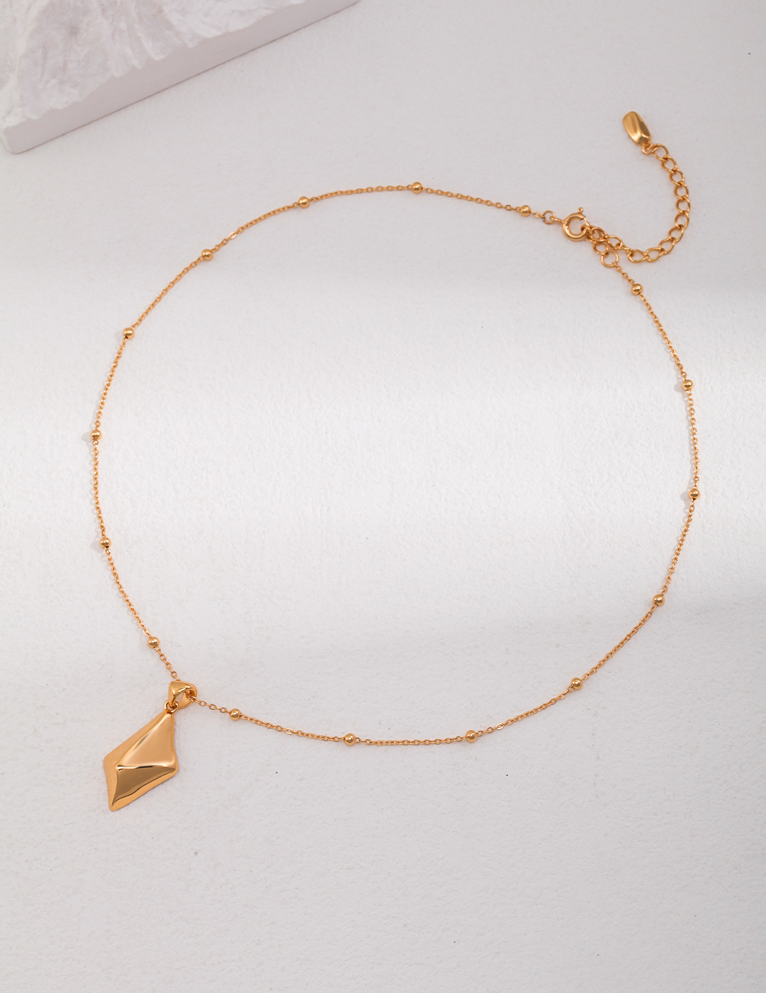 Irregular quadrilateral necklace