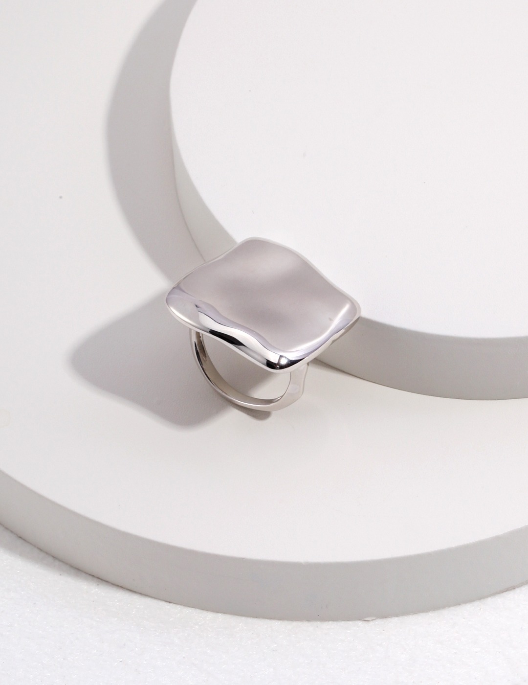 Smooth high-end texture ring