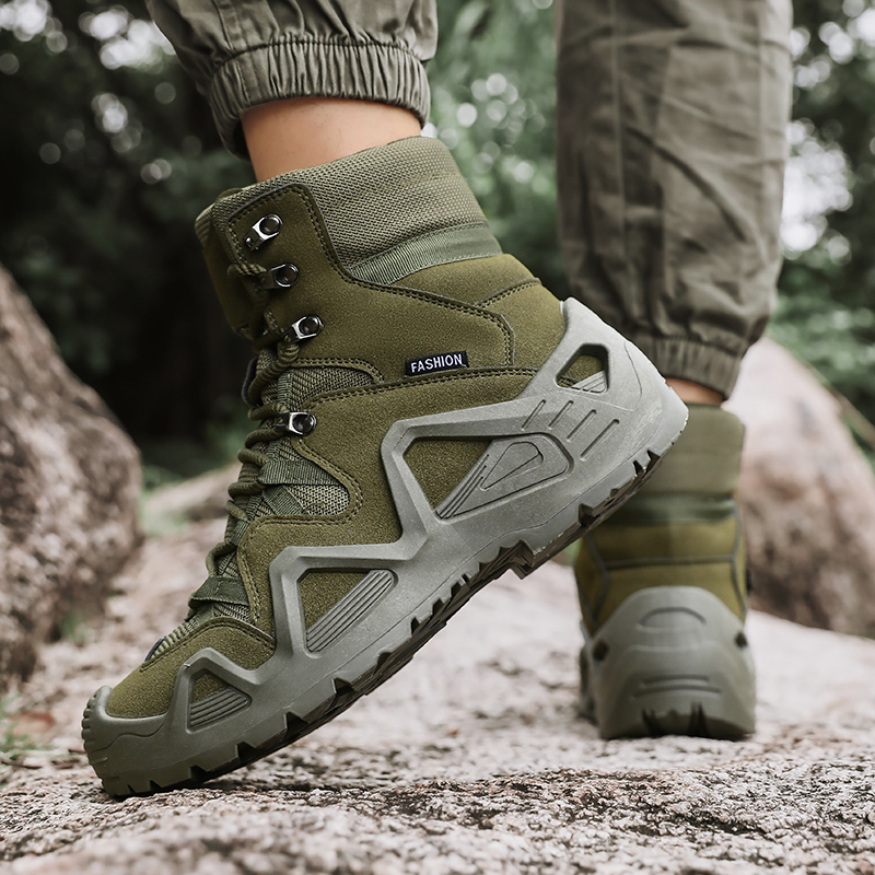 Waterproof, puncture-proof and smash-proof hiking boots