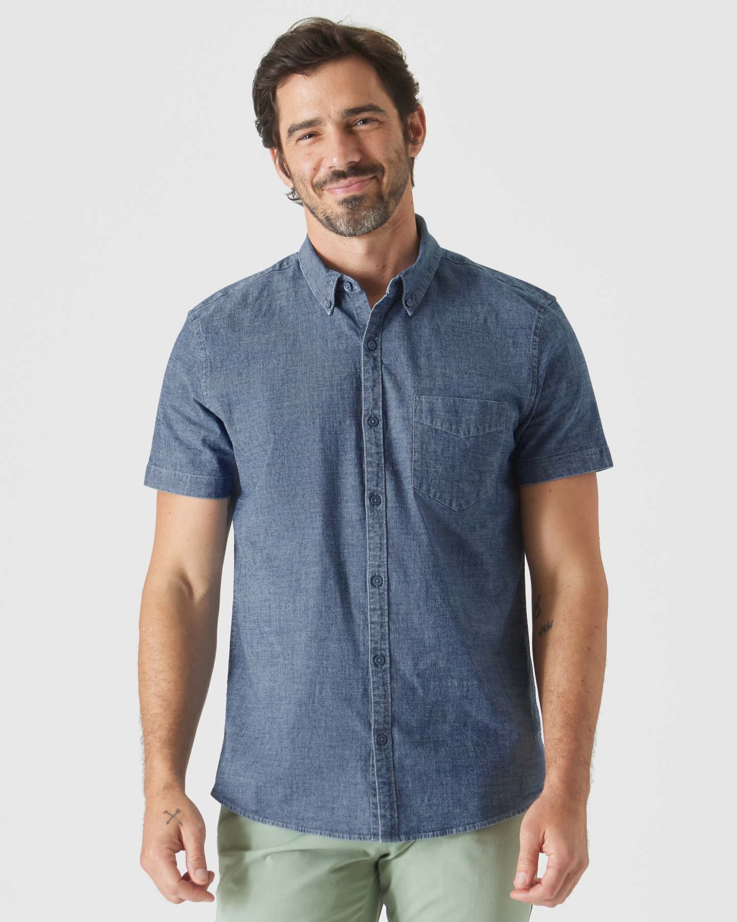 Medium Indigo Wash Short Sleeve Stretch Chambray Shirt-VibeCloset