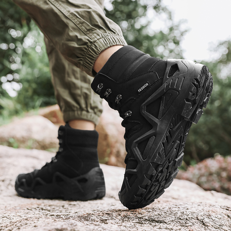 Waterproof, puncture-proof and smash-proof hiking boots