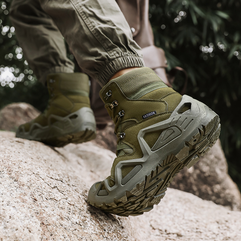 Waterproof, puncture-proof and smash-proof hiking boots