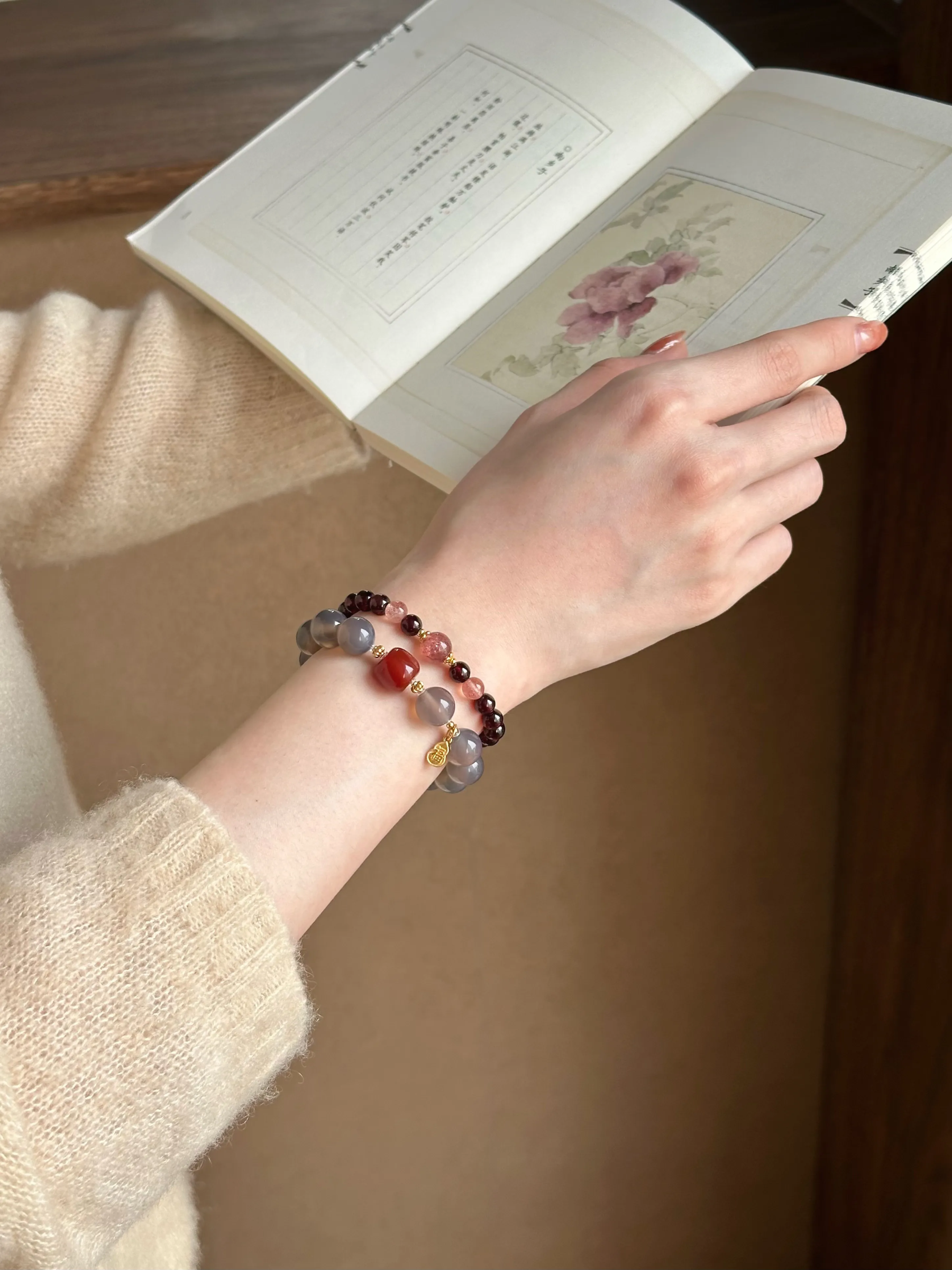 New Chinese style purple tooth black bracelet · strawberry crystal national style lucky bead bracelet