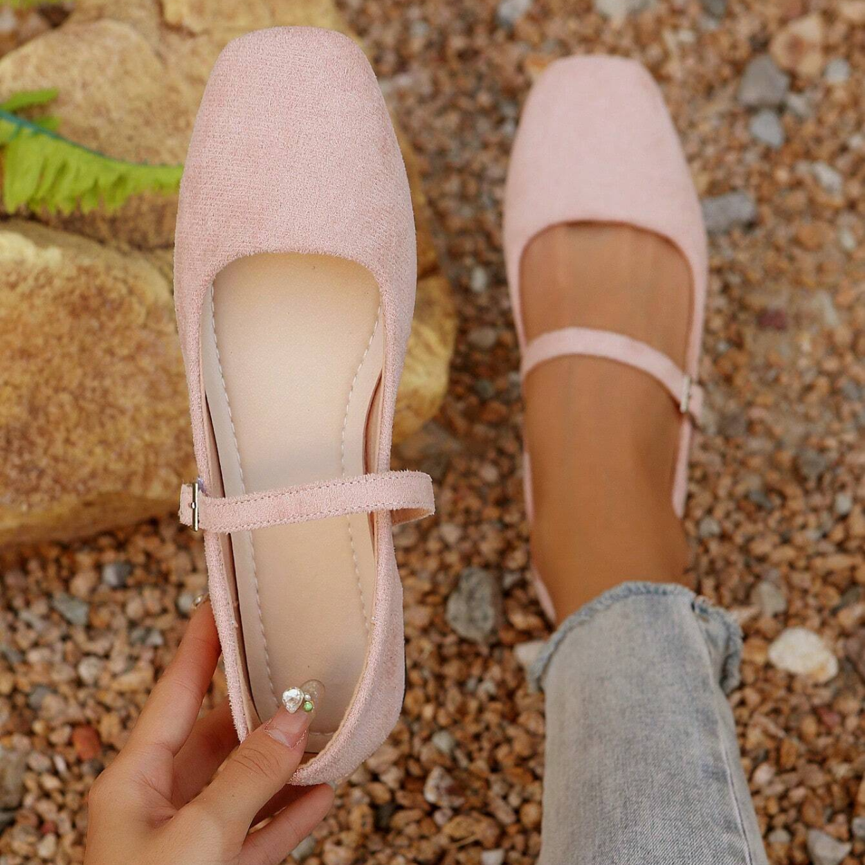 French Style Vintage Ballet Flats With Strap And Square Design in Black - Heel Detail