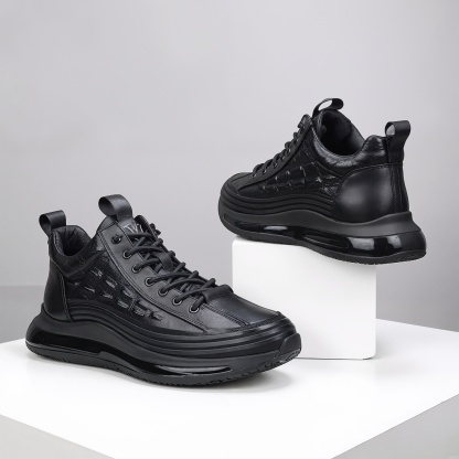 Sturdy Sports Sneakers With Patterned Finish