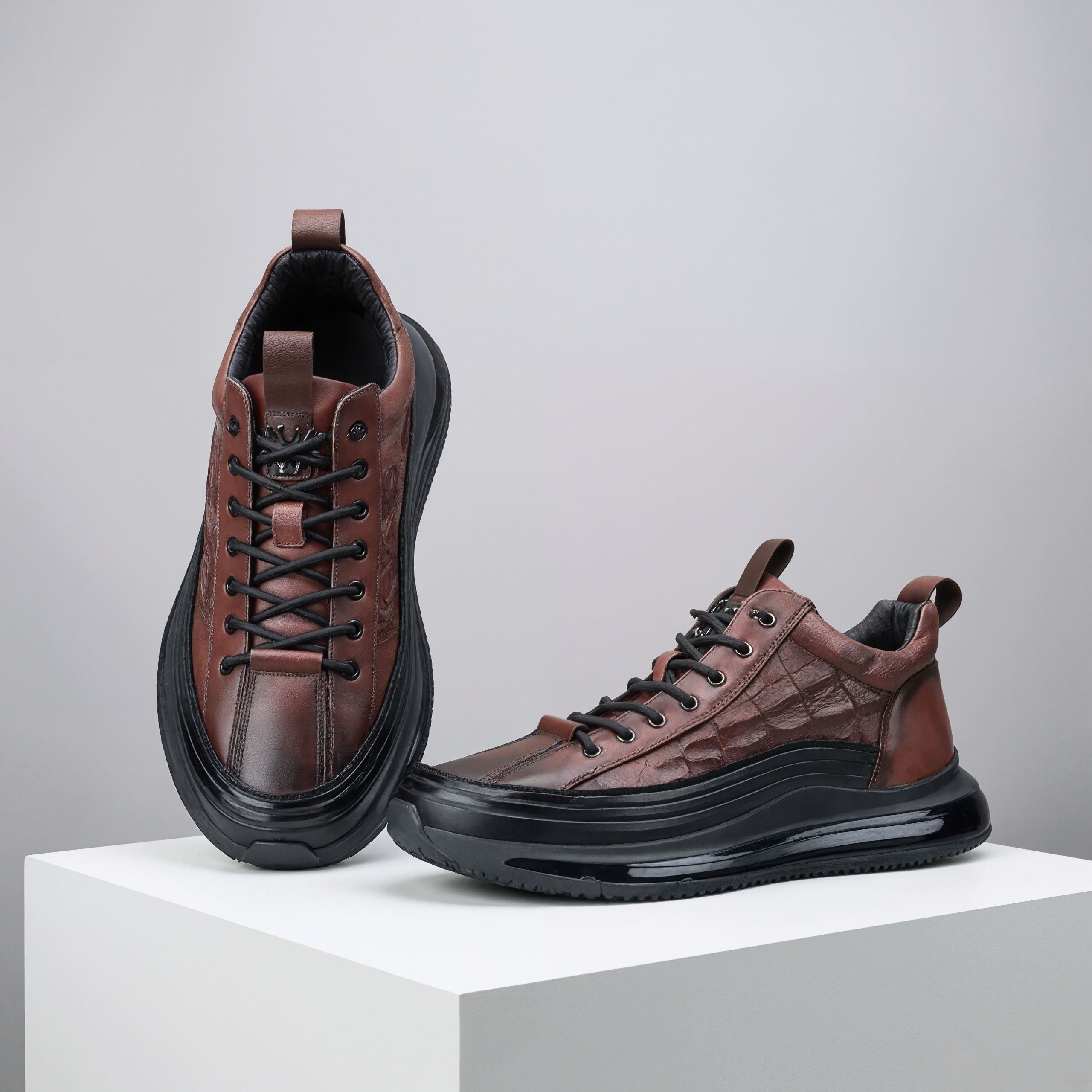 Sturdy Sports Sneakers With Patterned FinishSturdy Sports Sneakers With Patterned Finish - Image 3