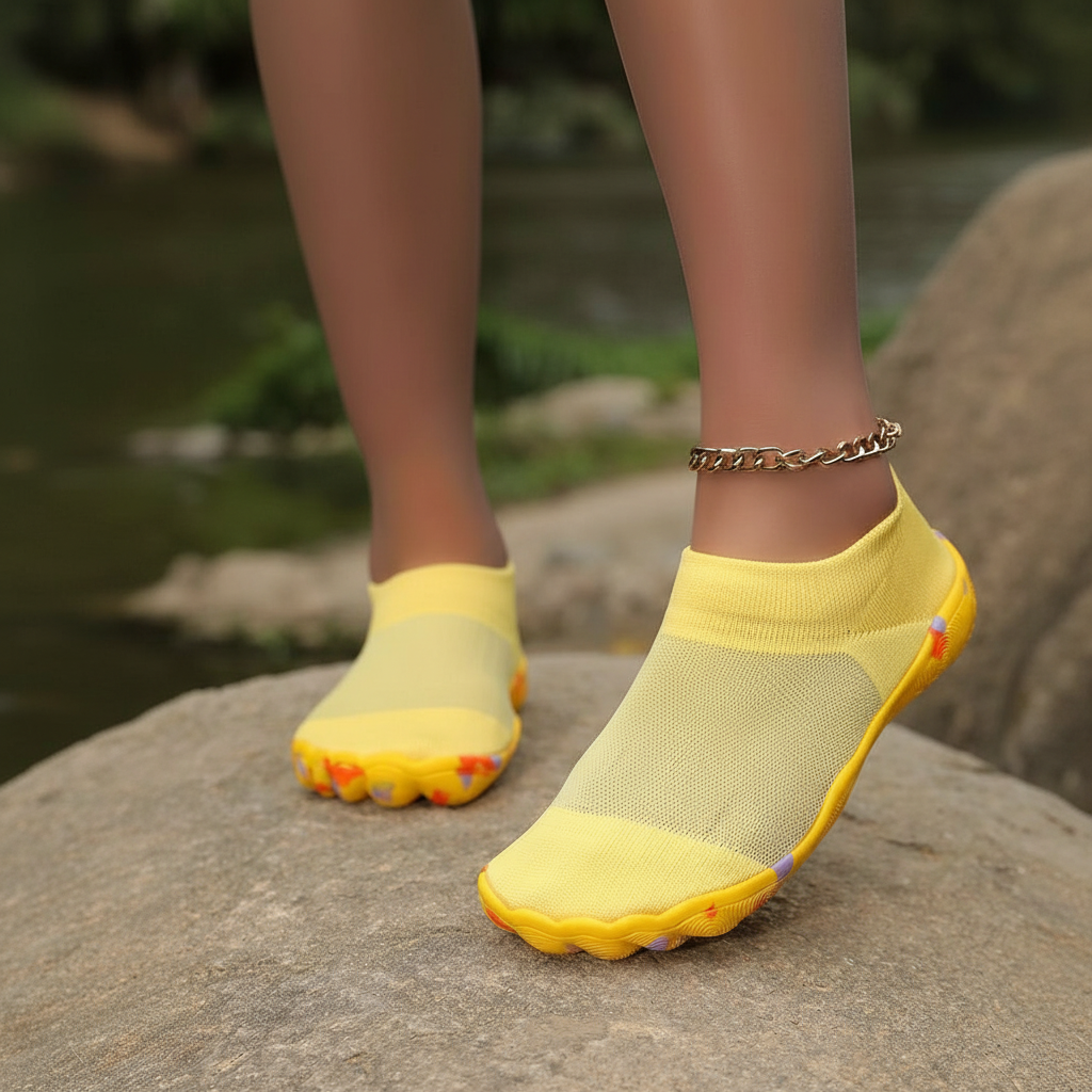 Quick Dry Soft Sole Barefoot Style Aqua Shoes in Black - Toe Detail