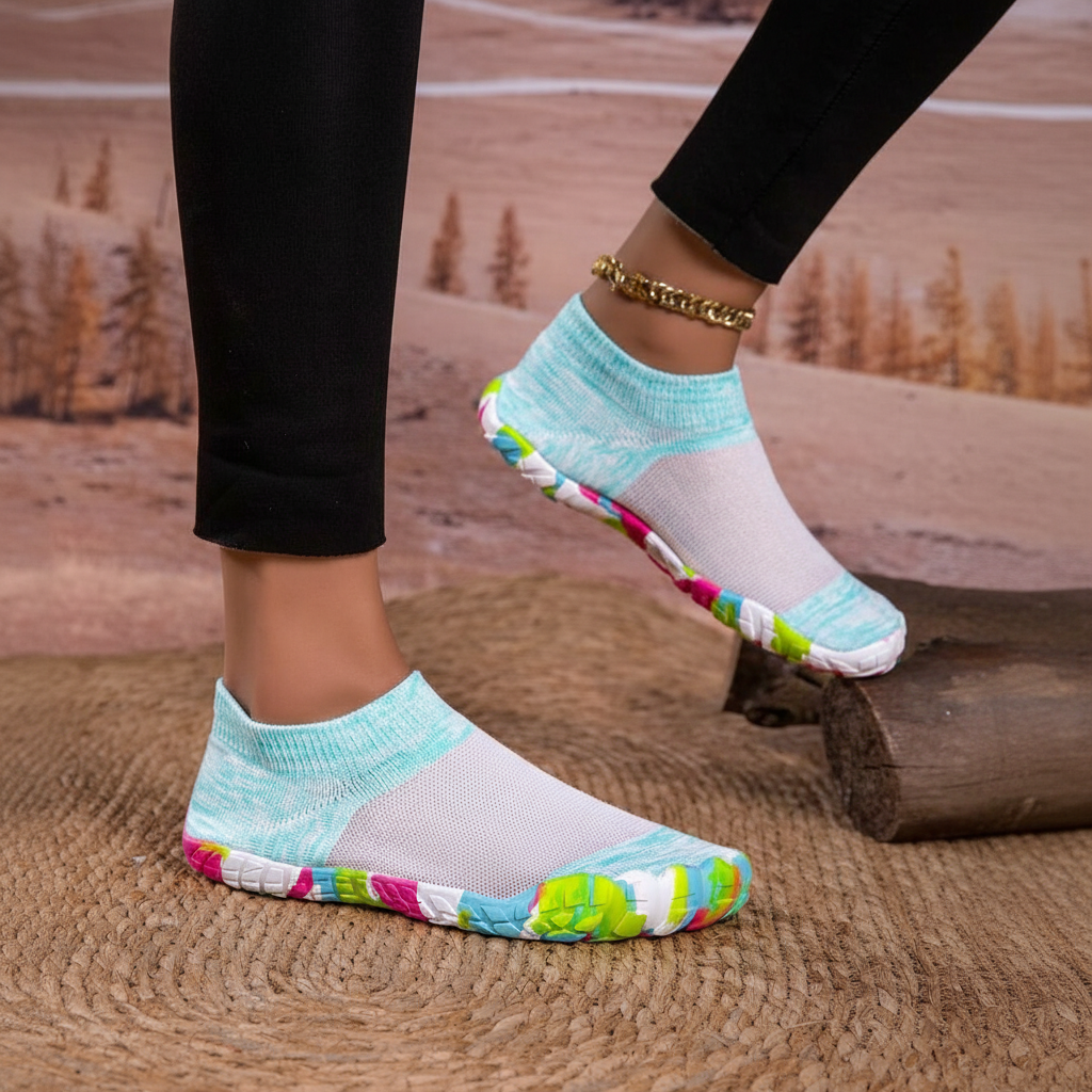 Non Slip Quick Dry Barefoot Aqua Shoes For Women in Black - Sole Detail