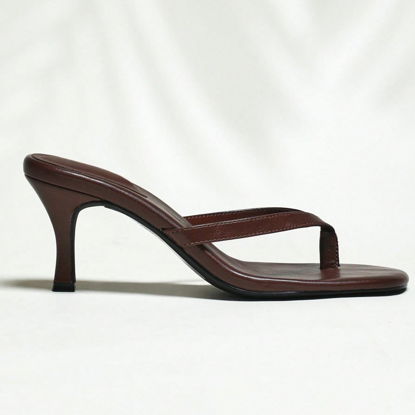 Stylish Thong Strap Kitten Style Mid Height Slip On Sandals For Daily Wear in White - Buckle Close-Up