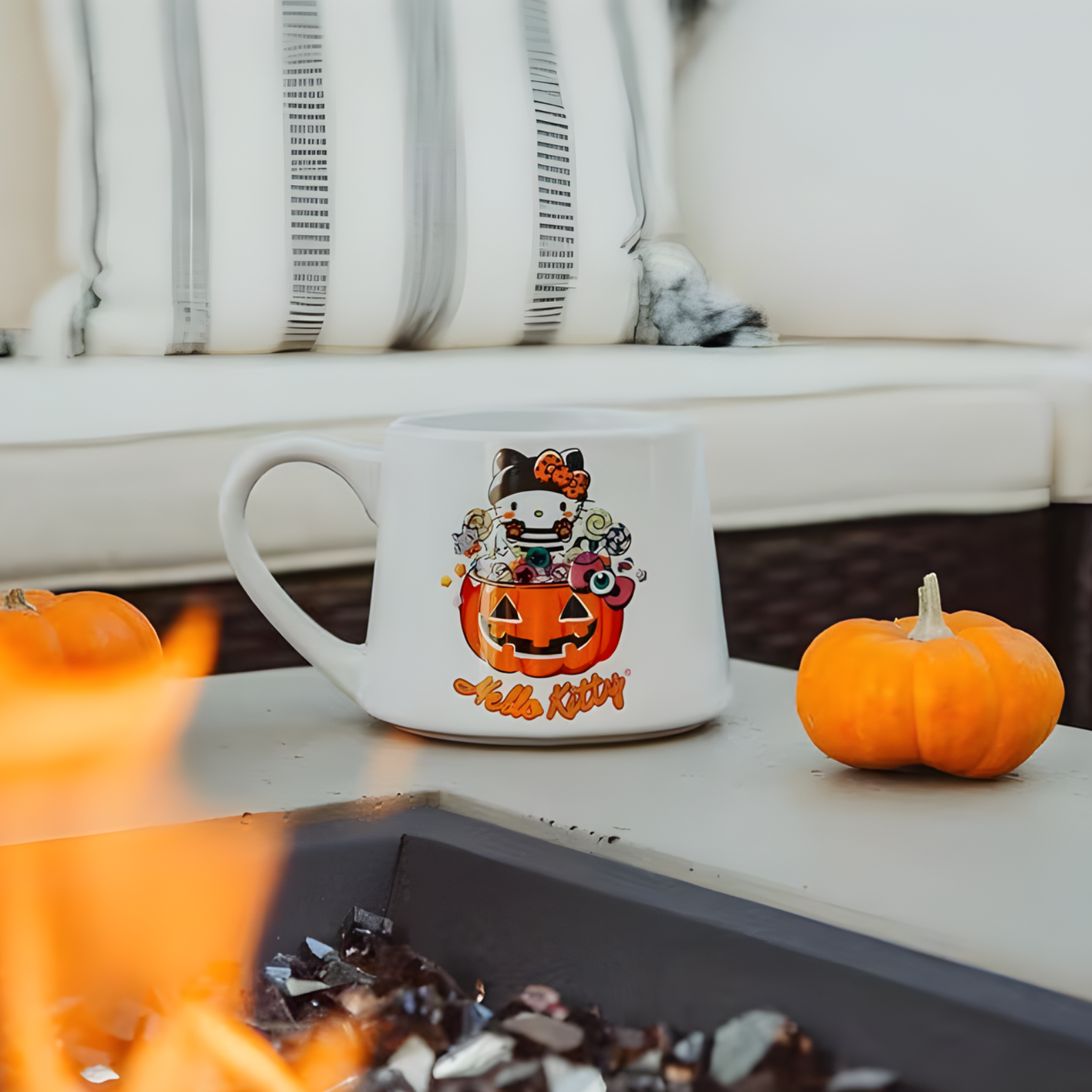 Sanrio Hello Kitty Pumpkin Candy Burglar Tapered Pottery Mug