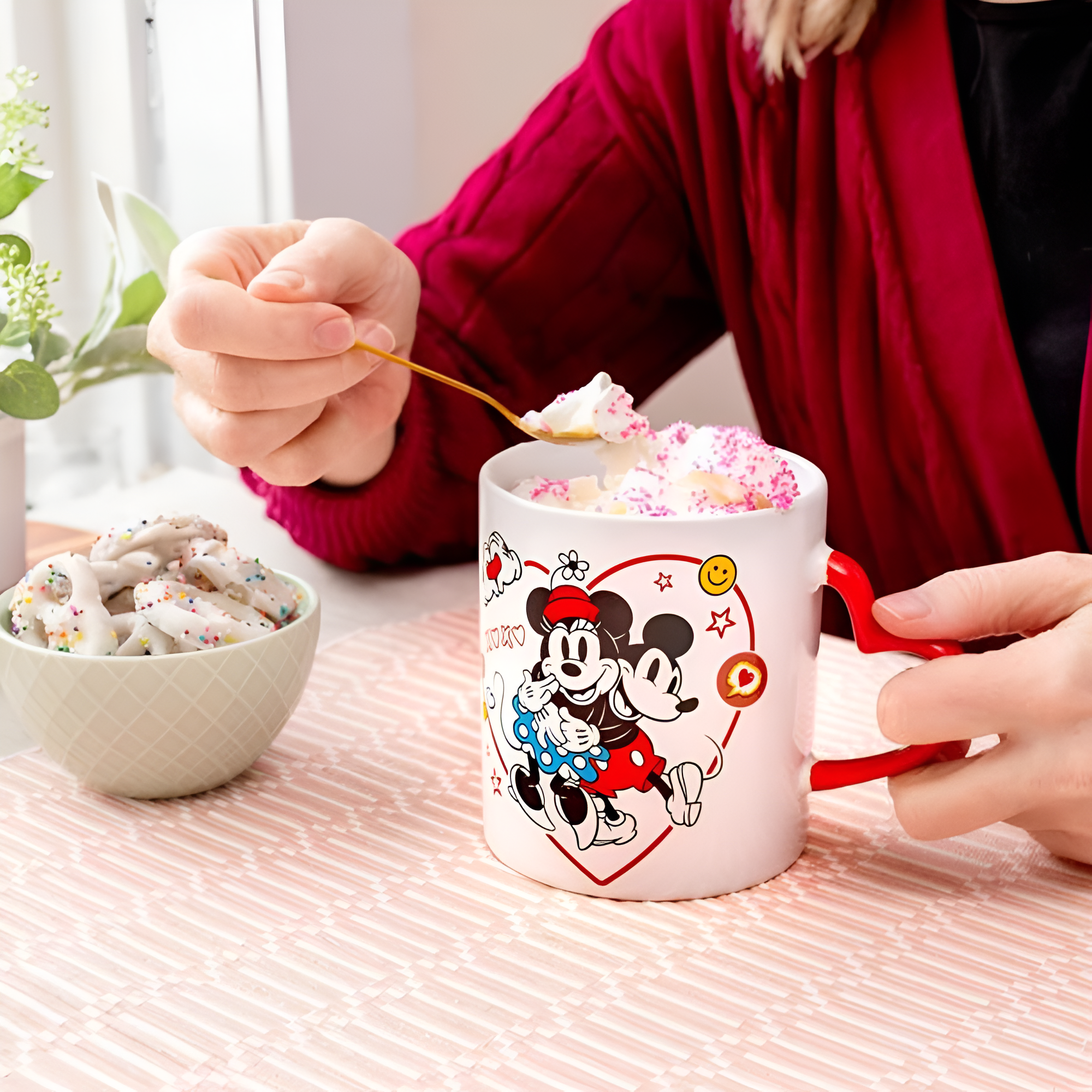 Mickey And Minnie Mouse Icons 20 Ounce Ceramic Mug With Sculpted Handle
