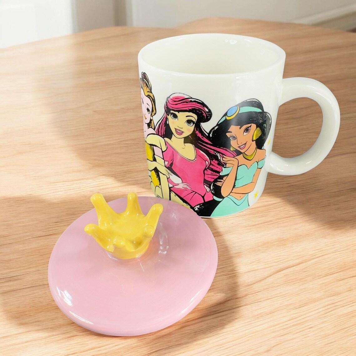 Princess Character Themed Ceramic Mug With Crown Lid