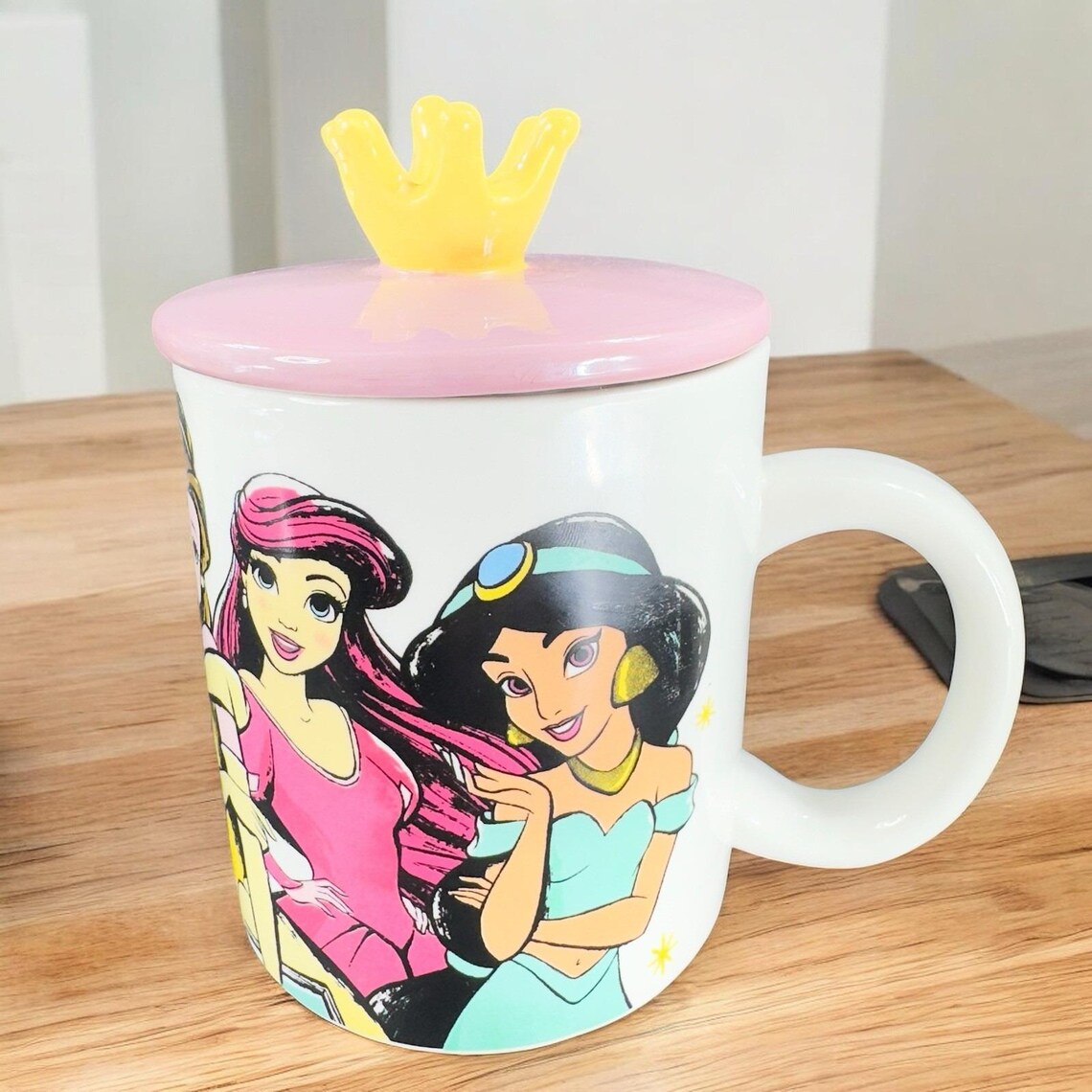 Princess Character Themed Ceramic Mug With Crown Lid