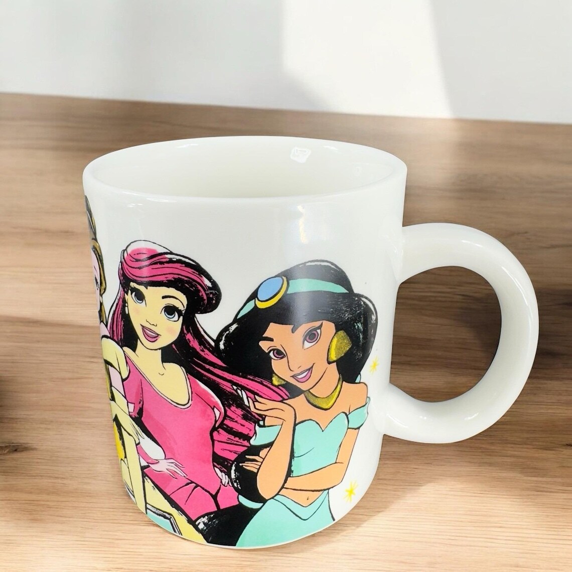 Princess Character Themed Ceramic Mug With Crown Lid
