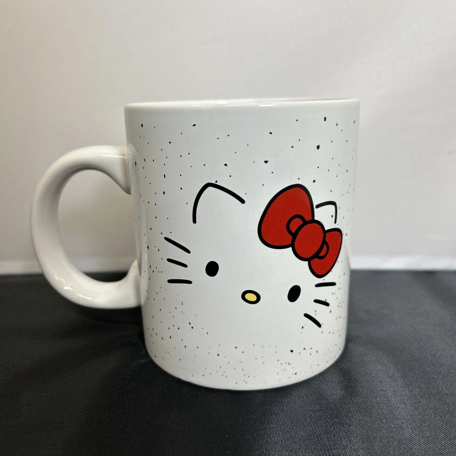 Hello Kitty Sanrio 20oz Ceramic White Speckled X-Large Mug