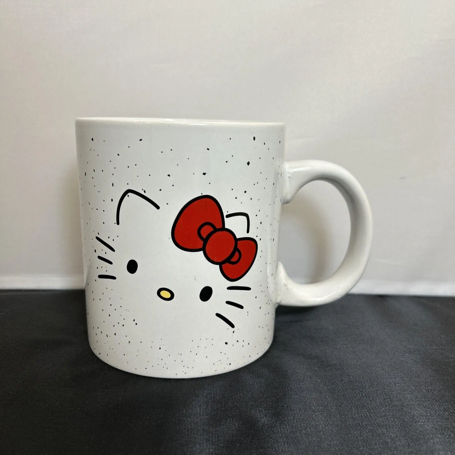 Hello Kitty Sanrio 20oz Ceramic White Speckled X-Large Mug