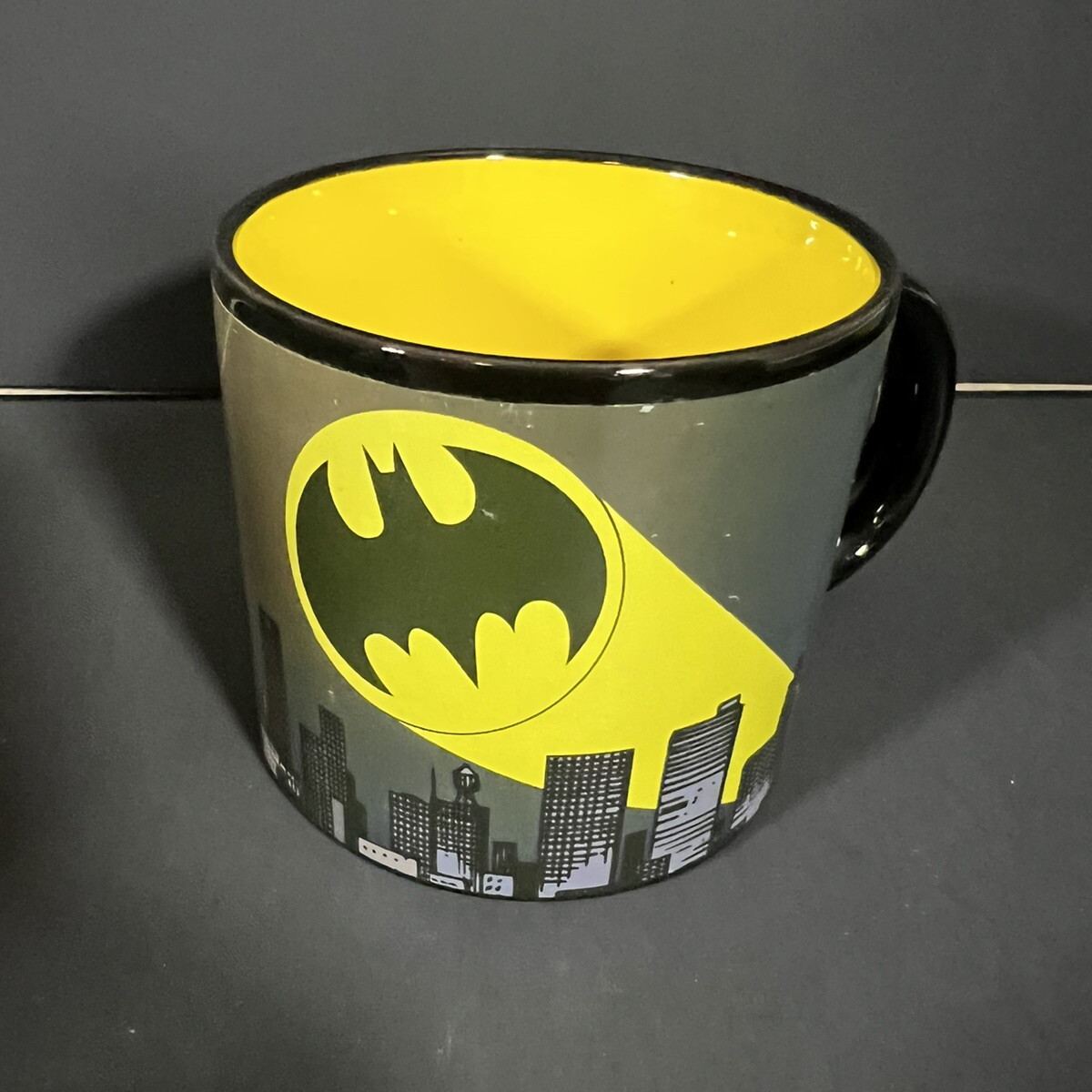 BATMAN BAT SIGNAL MUG