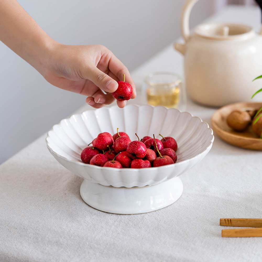 Chrysanthemum-Shaped Ceramic Fruit Bowls - Grafton Collection