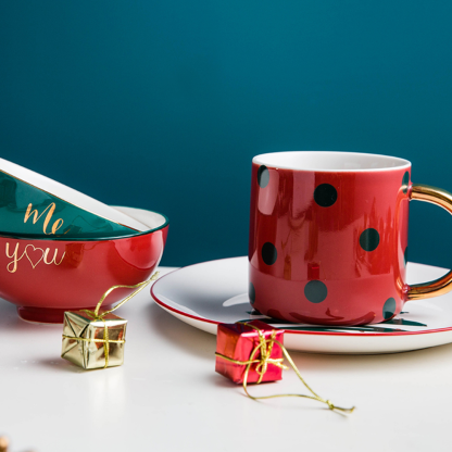 Christmas-Themed Dinnerware - Grafton Collection