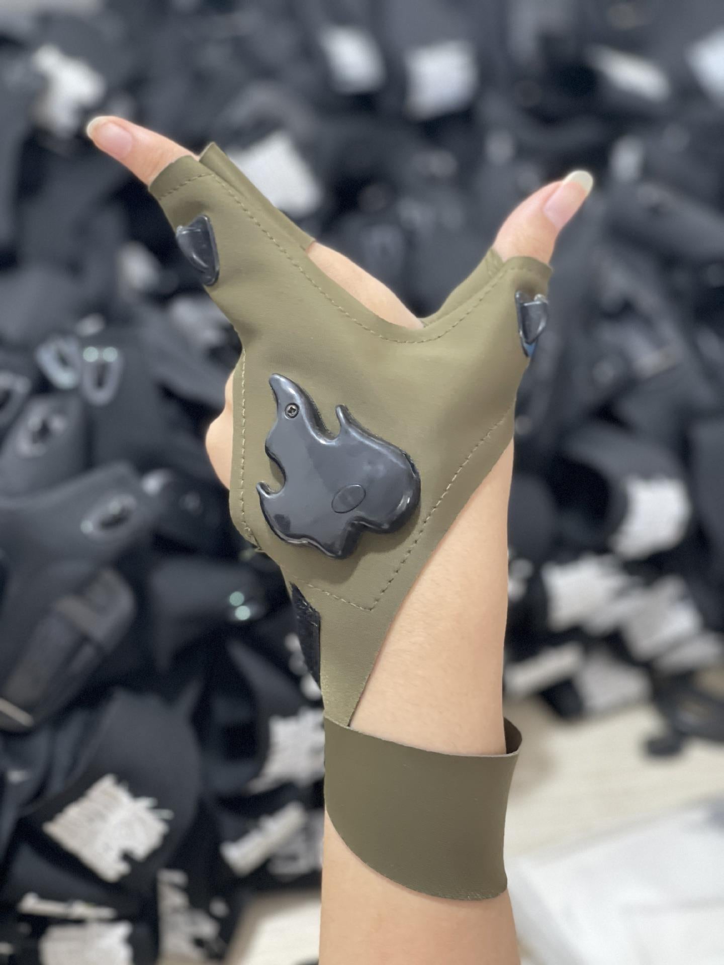 LED Gloves With Waterproof Lights - Grafton Collection