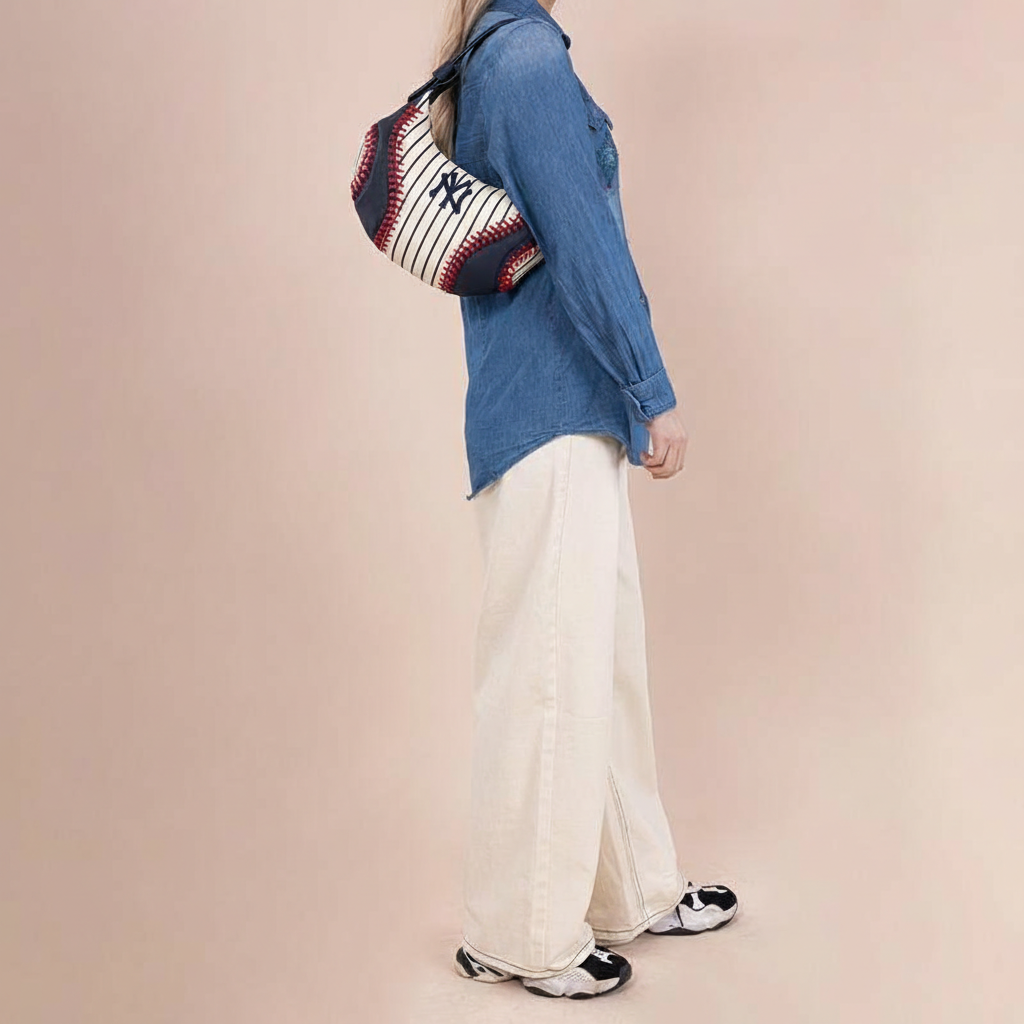  Shoulder Bag With Adjustable Shoulder Straps