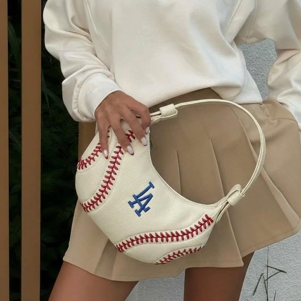  Shoulder Bag With Adjustable Shoulder Straps