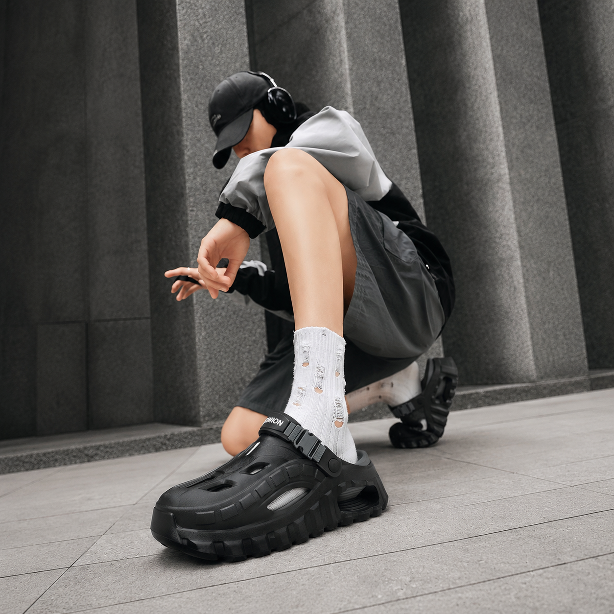 Summer Outdoor Thick Sole Hollow Clog Slippers For Men