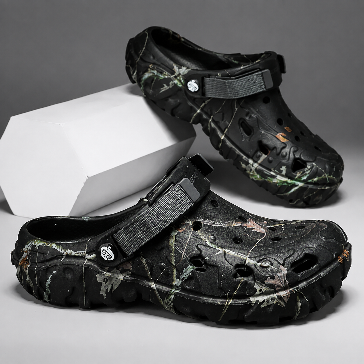 Casual Summer Indoor And Outdoor Men Clog Slippers 