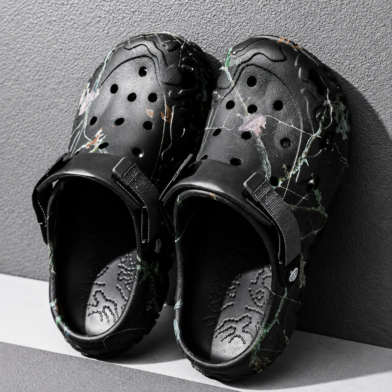 Casual Summer Indoor And Outdoor Men Clog Slippers 